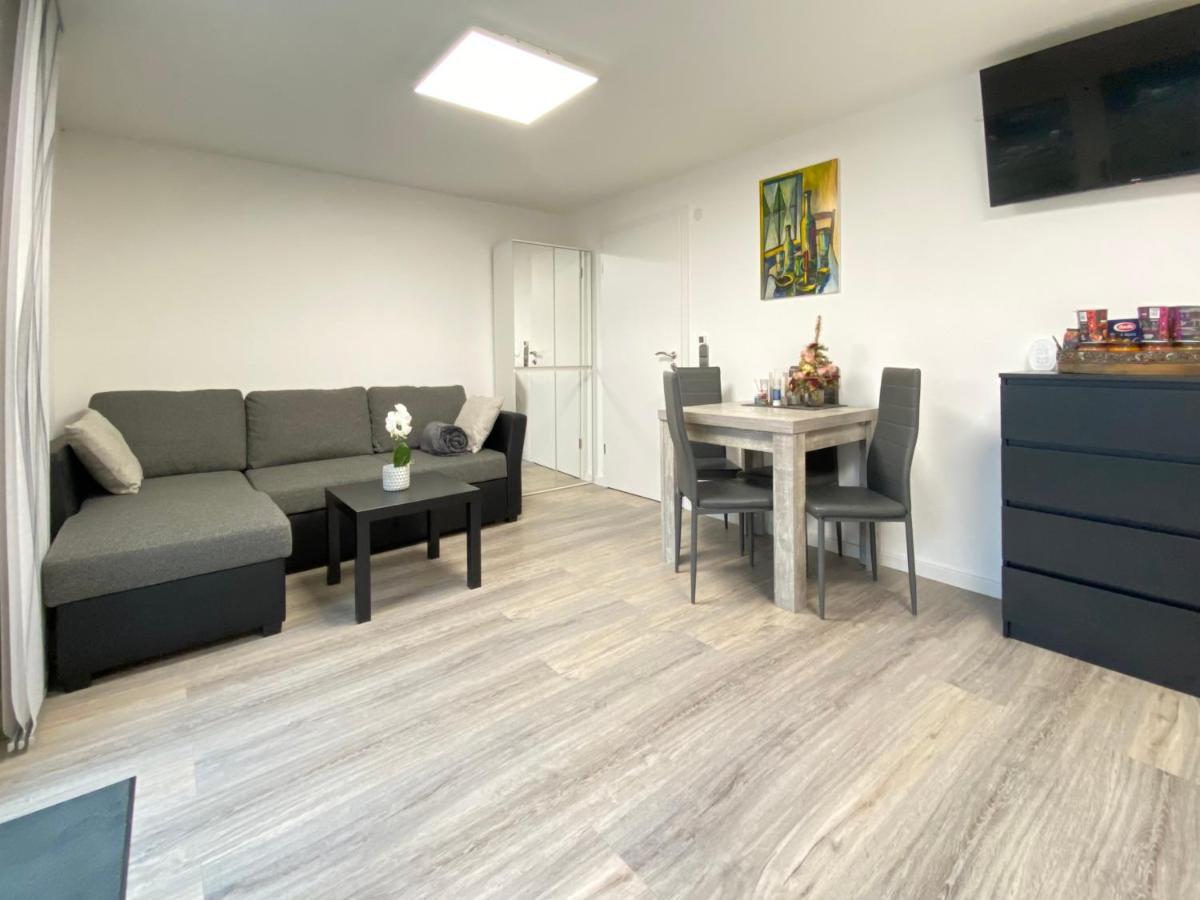 1,5 Zimmer Apartment In S-Bahn Naehe, 35 Qm, Max 4 Pers, Zentral, Private Terasse, Internet 250 Mbit Gaertringen Exterior photo